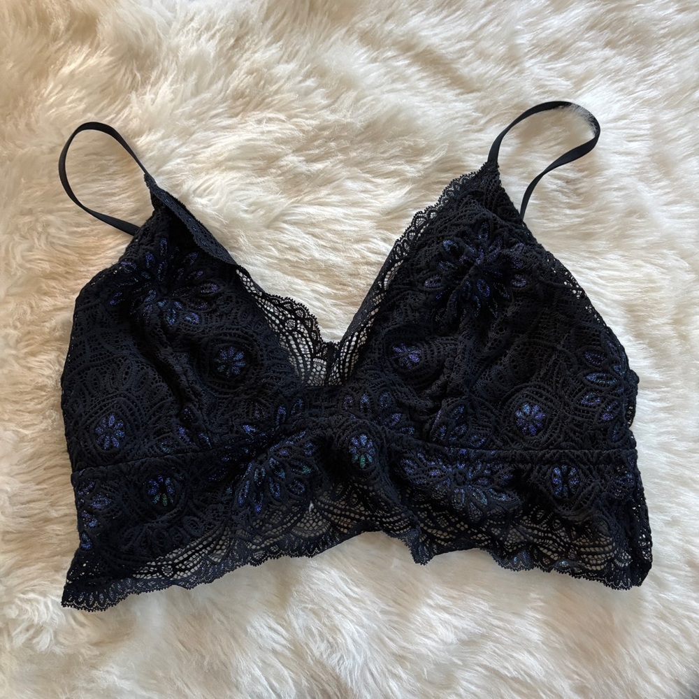Colsie Black & Iridescent Blue Lace Longline Bralette